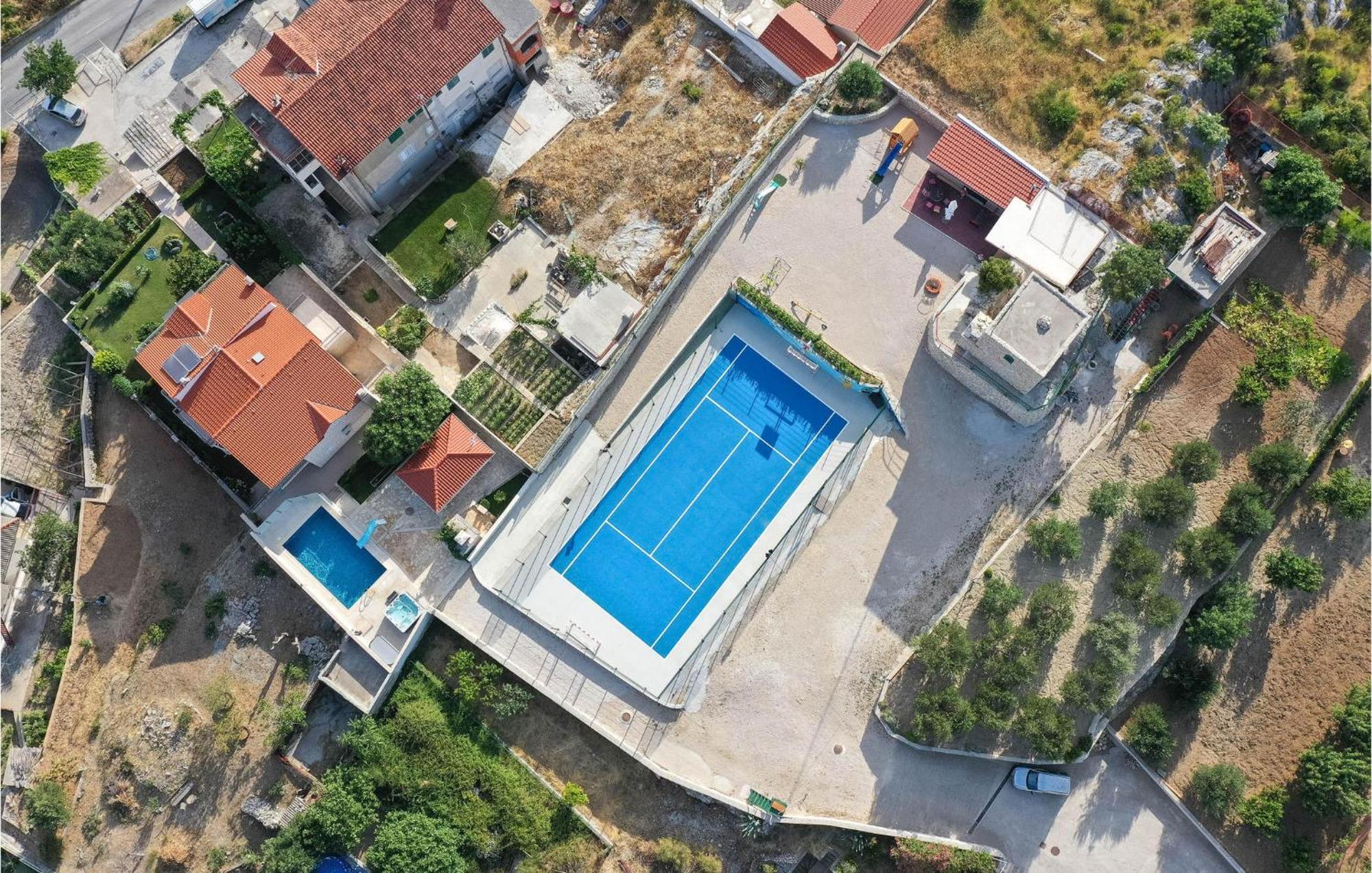 Cozy Apartment In Split With Kitchen Apartman