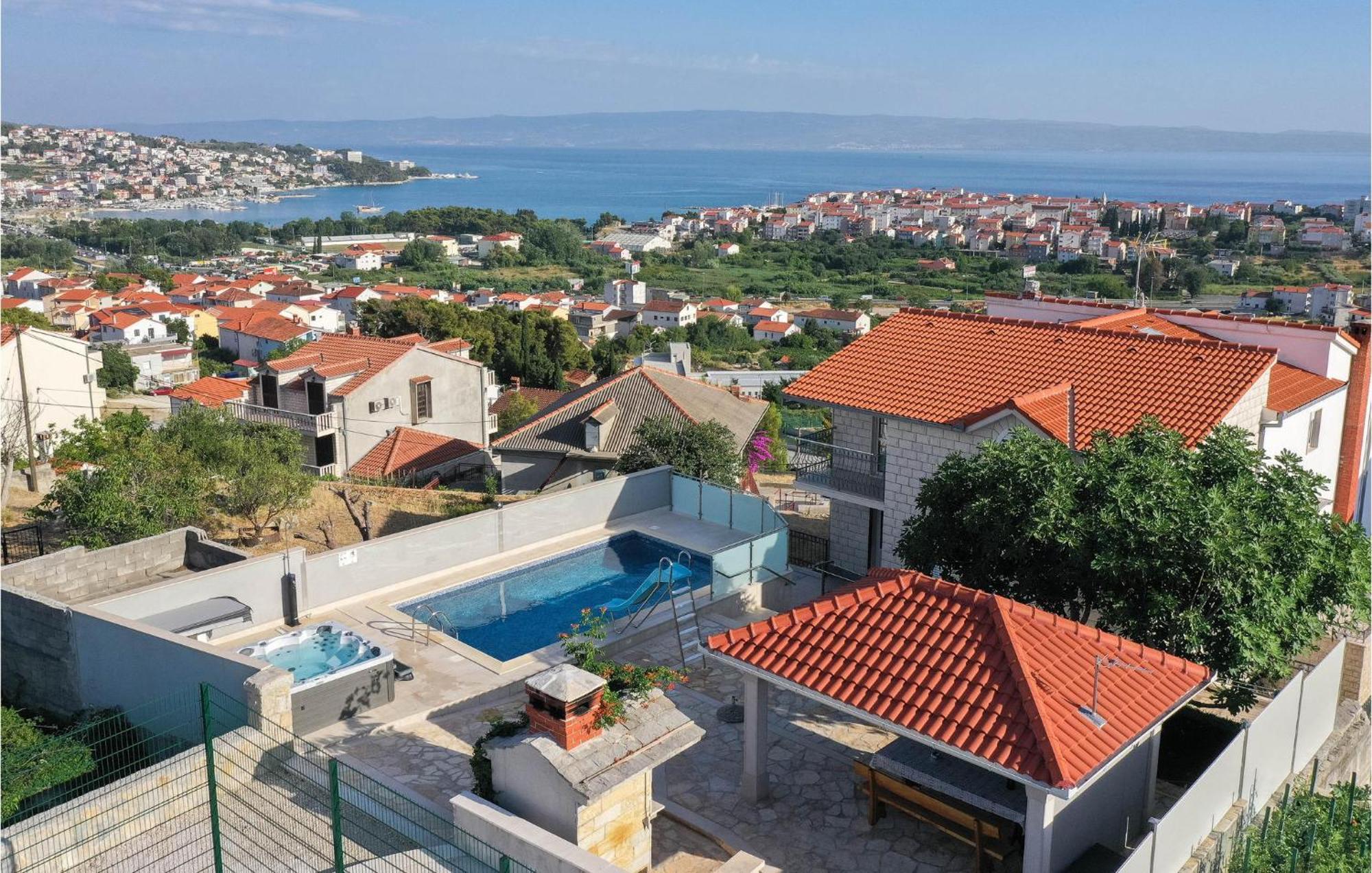 Apartman Cozy Apartment In Split With Kitchen *